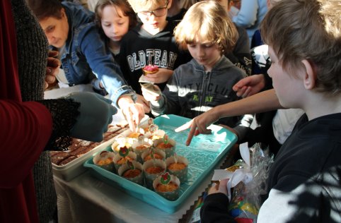 Kiermasz ozdób świątecznych – pomagamy Adasiowi Iwanejko