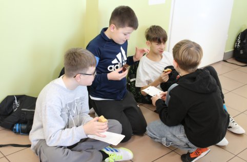 Kiermasz ozdób świątecznych – pomagamy Adasiowi Iwanejko