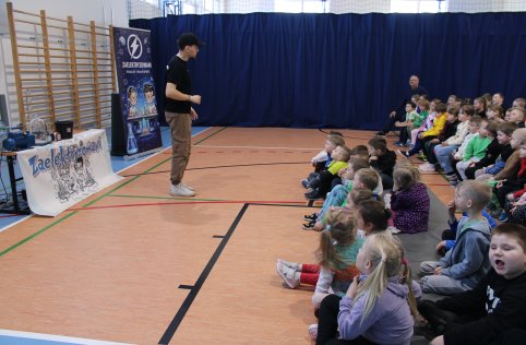 Pokaz fizyczny grupy „Zaelektryzowani”