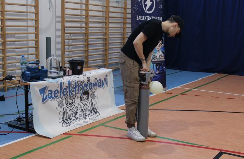 Pokaz fizyczny grupy „Zaelektryzowani”