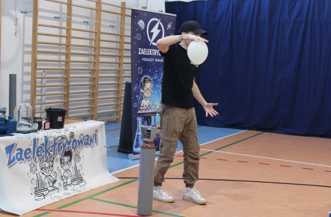 Pokaz fizyczny grupy „Zaelektryzowani”