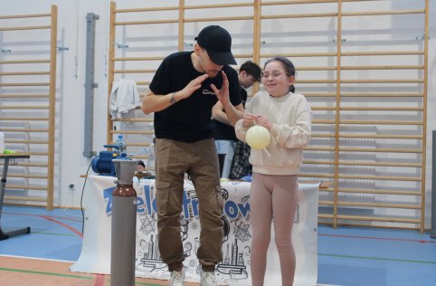 Pokaz fizyczny grupy „Zaelektryzowani”