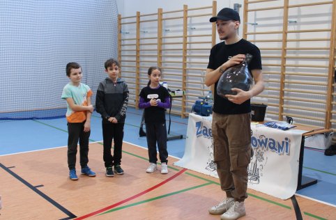 Pokaz fizyczny grupy „Zaelektryzowani”