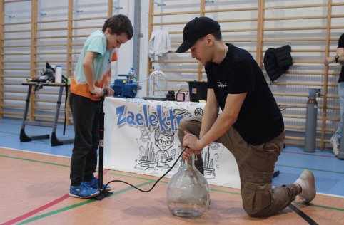 Pokaz fizyczny grupy „Zaelektryzowani”