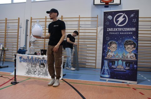 Pokaz fizyczny grupy „Zaelektryzowani”