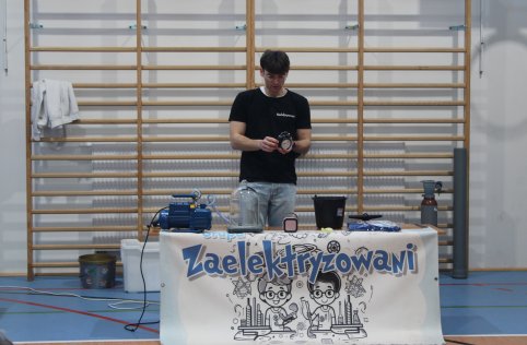 Pokaz fizyczny grupy „Zaelektryzowani”