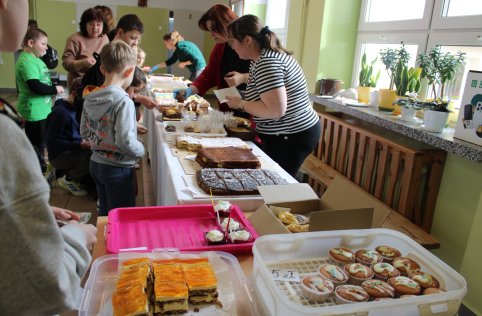 Kiermasz ozdób świątecznych – pomagamy Adasiowi