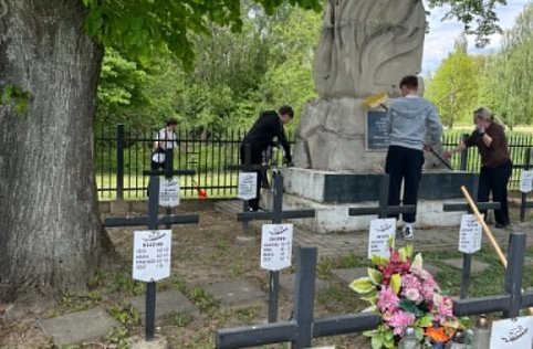 Sprzątanie cmentarza w Szarajówce - maj 2026