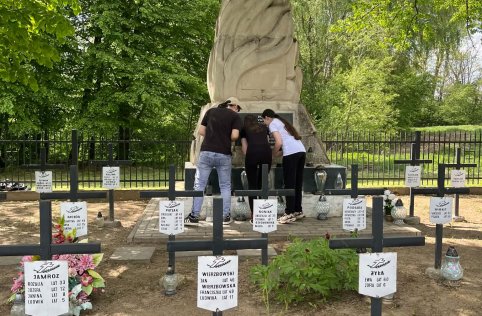 Sprzątanie cmentarza w Szarajówce - maj 2026
