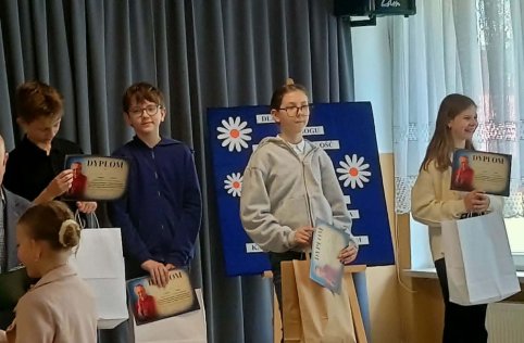 Sukces naszych uczniów w konkursie wiedzy o Stefanie Kardynale Wyszyńskim