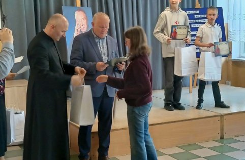 Sukces naszych uczniów w konkursie wiedzy o Stefanie Kardynale Wyszyńskim